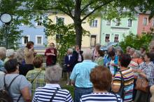 Stadtführerin Kerstin „Olga“ Hirschmann führt in die Geschichte Weißenstadts und die Bedeutung der Kristallgänge ein